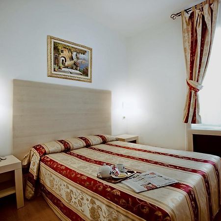 Hotel Saturnia Roma Habitación foto