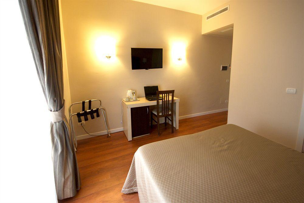 Hotel Saturnia Roma Exterior foto