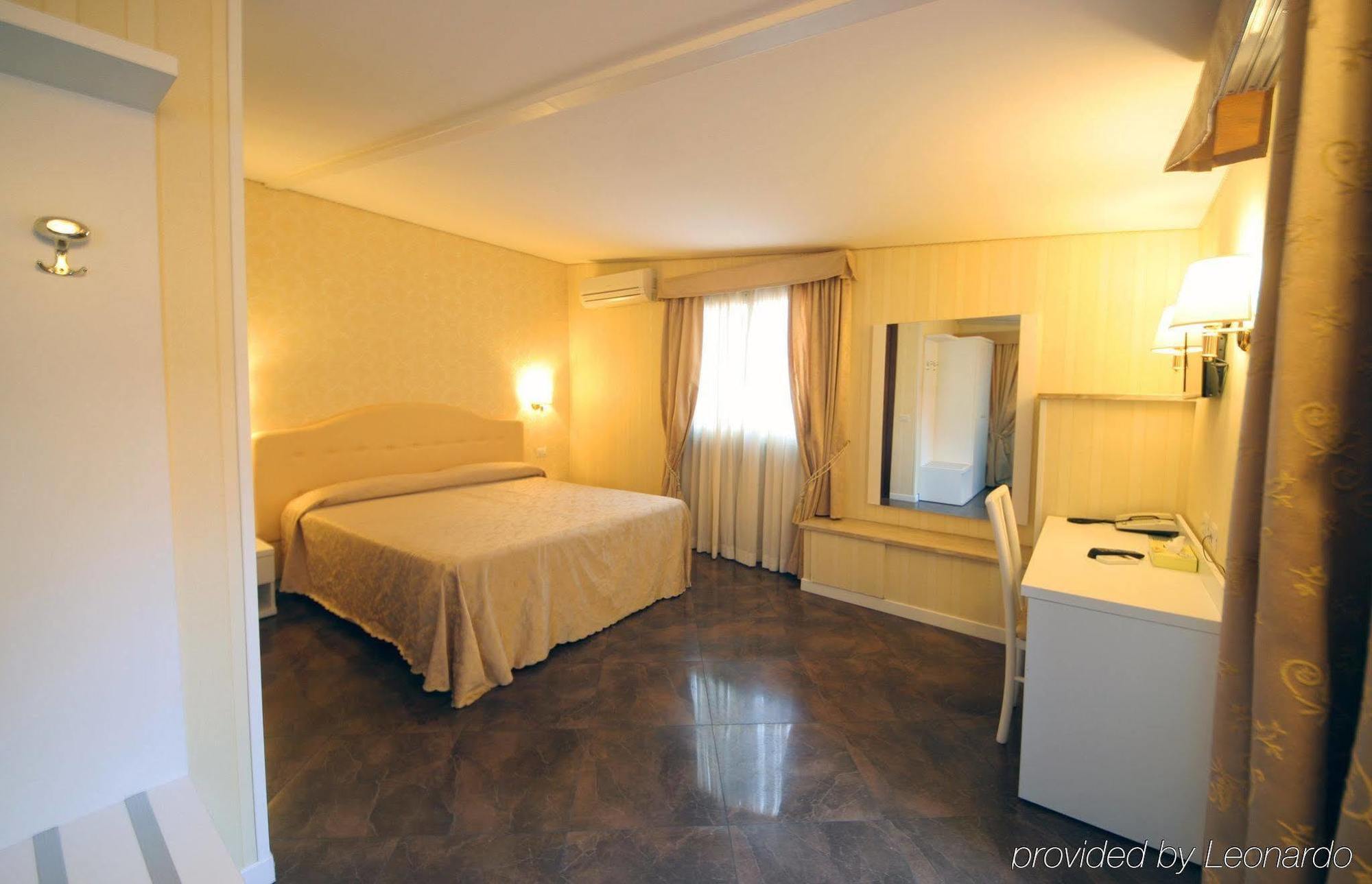 Hotel Saturnia Roma Exterior foto