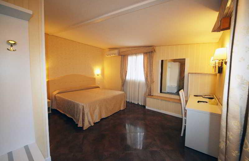 Hotel Saturnia Roma Exterior foto